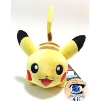 Officiële Pokemon center knuffel Pikachu +/- 22cm (lang) renned